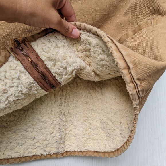 CARHARTT worn-in ripped distressed faded Sherpa lined tan duck vest coat - Picture 10 of 12